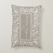 Tuin bloem in lichtbruine rand Persoonlijke bruilo Accent Kussen (Achterkant (Verticaal))