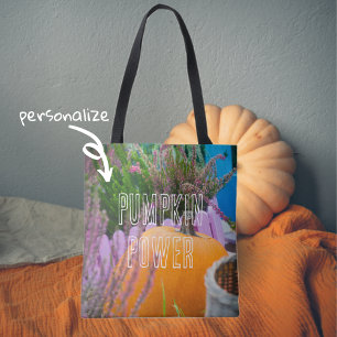 Tuin stilleven met een oranje pompoen draagtas