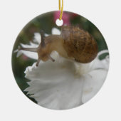 Tuinslak en witte anjer Aangepaste verjaardag Keramisch Ornament (Voorkant)