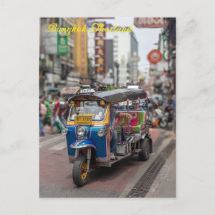 Tuk tuk op Yaowarat Road, Chinatown, Bangkok, Thai Feestdagenkaart