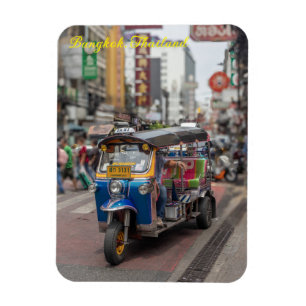 Tuk tuk op Yaowarat Road, Chinatown, Bangkok, Thai Magneet