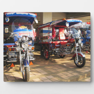 Tuk Tuk Showroom ... Udon Thani, Isaan, Thailand Fotoplaat