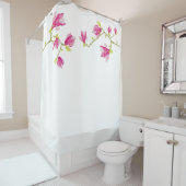 Tulip Magnolias sur un rideau de douche (En situation)