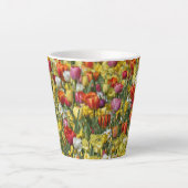 Tulipes colorées et jonquilles Fleurs Latte Mug (Devant)