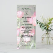 Tulipes roses dans le programme de mariage de jard (Debout devant)