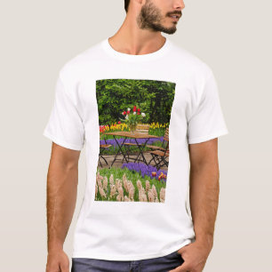 Tulpen van tafel in tuin, Keukenhof, T-shirt
