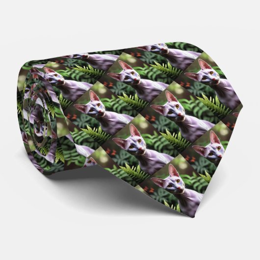 Tuna The Hairless Sphynx Cat, Stropdas (Opgerold)