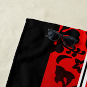 Tunnels met Hawaiian Hibiscus Surfboard Red Strandlaken (In situ)