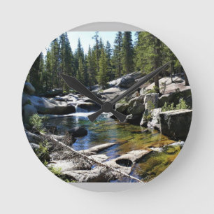 Tuolumne River in de Tuolumne Meadows, Yosemite, C Ronde Klok