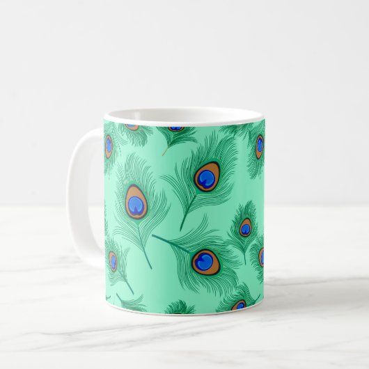 Turkoois pauwenveren op licht aqua koffiemok (Voorkant links)