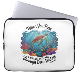 Turle als je door diepe wateren gaat laptop sleeve