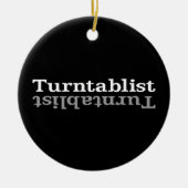 Turntablist ʇ sılqɐ ʇ uɹ ⊥ keramisch ornament (Voorkant)