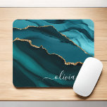 Turquoise Aqua Blue Green Agate Geode Gold Monogra<br><div class="desc">Turquoise Aqua Blue Green et Gold Foil Agate Géode Monogramme Beau élégant Nom de script Mousepad (pavé de souris). Cela rend le parfait doux 16, 13ème, 15ème, 16ème, 18ème, 21ème, 30ème, 40ème, 50ème, 60ème, 70ème, 80ème, 90ème, 100ème anniversaire, mariage, douche nuptiale, anniversaire, retour à l'école, baby shower, diplôme ou bachorage...</div>
