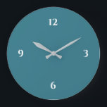 Turquoise & Blanc Minimaliste Grande horloge<br><div class="desc">L'horloge moderne présente un design minimaliste dans une palette de couleurs turquoise et blanche. Un design simple et épuré avec des chiffres blancs sur un arrière - plan turquoise. Un ajout branché à votre cuisine, salon ou mur de bureau, un cadeau de bureau moderne réfléchi ou un cadeau maison moderne...</div>