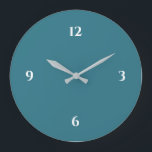 Turquoise & Blanc Minimaliste Grande horloge<br><div class="desc">L'horloge moderne présente un design minimaliste dans une palette de couleurs turquoise et blanche. Un design simple et épuré avec des chiffres blancs sur un arrière - plan turquoise. Un ajout branché à votre cuisine, salon ou mur de bureau, un cadeau de bureau moderne réfléchi ou un cadeau maison moderne...</div>