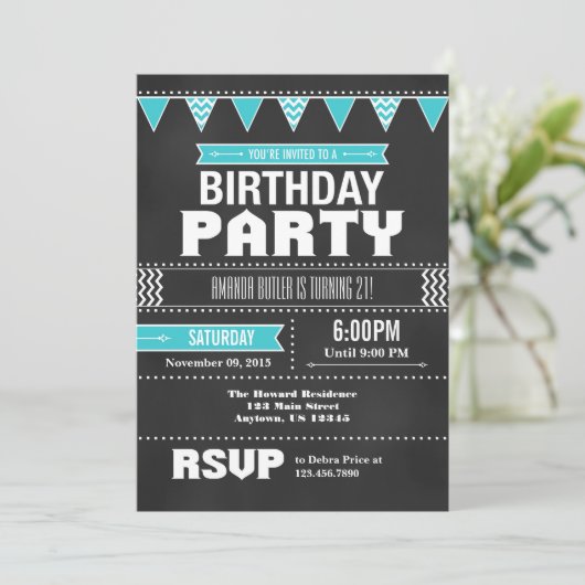 Turquoise Chevron Chalkboard Birthday Uitnodiging (Staand voorkant)