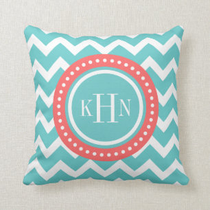Turquoise en Coral Chevron Monogram Kussen