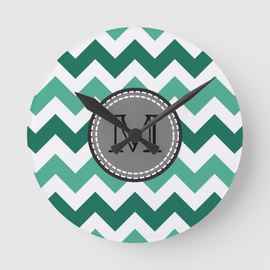 Turquoise en Mint Chevron Zigzag Monogram Ronde Klok (Voorkant)