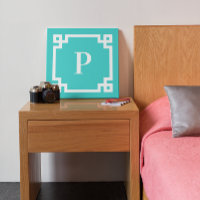 Turquoise en witte Griekse sleutelrand monogram
