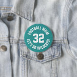 Turquoise et blanc Football Maman Jersey Numéro<br><div class="desc">Saluez votre équipe sportive préférée, votre footballeur ou montrez votre fierté scolaire avec un bouton d'esprit personnalisé! Ajoutez votre nom d'école ou personnalisez-le avec le nom d'un joueur et son numéro de maillot. Parfait pour le football, le basket, le baseball et les jeux de football ! Créez des broches personnalisées...</div>