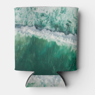 Turquoise luchtgolf: drone shot blikjeskoeler