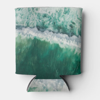 Turquoise luchtgolf: drone shot blikjeskoeler