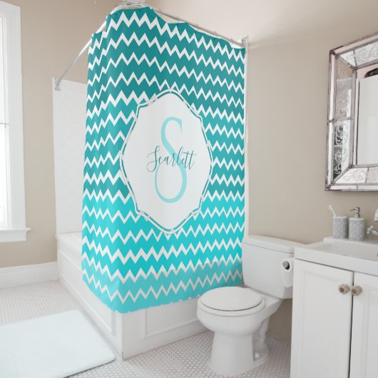 Turquoise Ombre Chevron rideau de douche personnal (En situation)