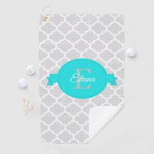 Turquoise Quatrefoil Serviette de golf personnalis (En situation)