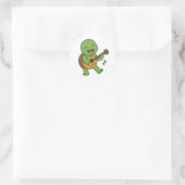 Turtle playing a guitar  ronde sticker (Tas)