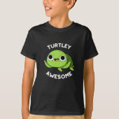 Turtley Geweldige Funny Turtle Pun Dark BG T-shirt (Voorkant)