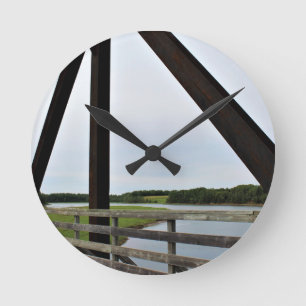 Tussen de Bars van Roest Ronde Klok