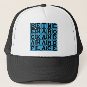 Tussen een rots en een harde plek trucker pet