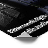 Tussen het licht en de duisternis poster (Hoek)