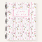 Tuttige Cute Coquette Gans met Roze Strik Monogram Notitieboek (Voorkant)
