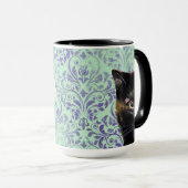 Tuxedo Cat & Black Cat op Damask Print Mok (Voorkant rechts)