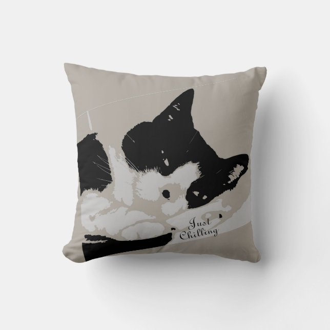 Tuxedo Cat Chilling Kussen (Voorkant)