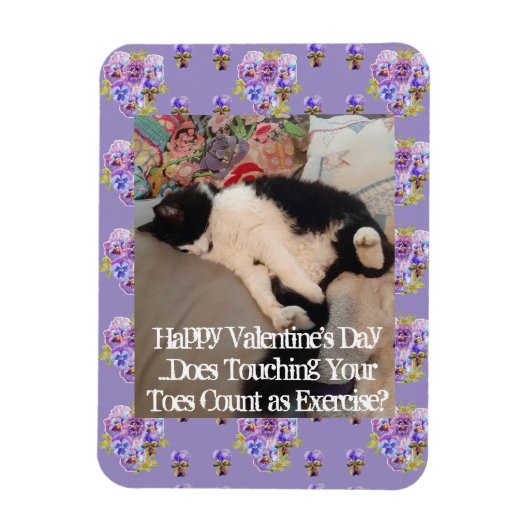 Tuxedo Cat Funny Touching Toes Valentines Day Magneet (Verticaal)