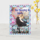 Tuxedo Cat Funny Valentines Day Sleeping In Queen Kaart (Gele Bloem)