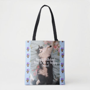 Tuxedo Cat Happy Dance grappig gefeliciteerd geboo Draagtas