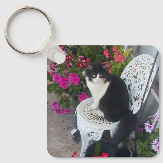 Tuxedo Cat Maroon Dark Pink Cats and Flowers Sleutelhanger (Voorkant)