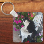 Tuxedo Cat Maroon Dark Pink Cats and Flowers Sleutelhanger (Voorkant)