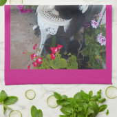 Tuxedo Cat Maroon Dark Pink Cats and Flowers Theedoek (Gevouwen)