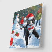 Tuxedo Cat Running in Snow met kerst Pet Vierkante Klok (Hoek)