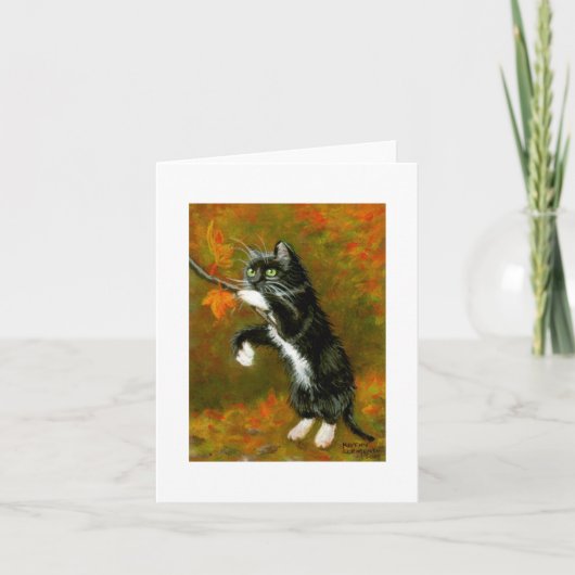 Tuxedo Cat Spelen met Bladeren Note Kaart (Voorkant)