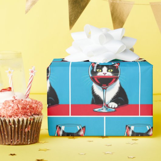 Tuxedo Cat Staring Through a Wine Glass Cadeaupapier (Verjaardagsfeest)