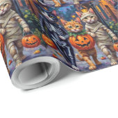 Tuxedo Cats Trick-or-Treating in Halloween Costume Cadeaupapier (Rol Hoek)