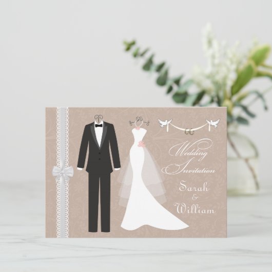 Tuxedo-garnaal en duiven 0n oranje bruin huwelijk kaart (Staand voorkant)