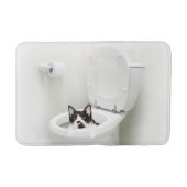 Tuxedo-kat in het toilet badmat (Voorkant)