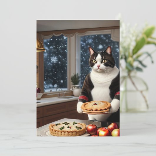 Tuxedo kat met een kersttaart feestdagenkaart (Staand voorkant)