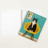 Tuxedo Kat Op Gele Mid Century Stoel Planner (Display)